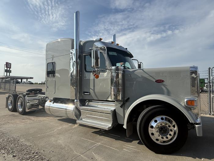 2027 Peterbilt 589-1