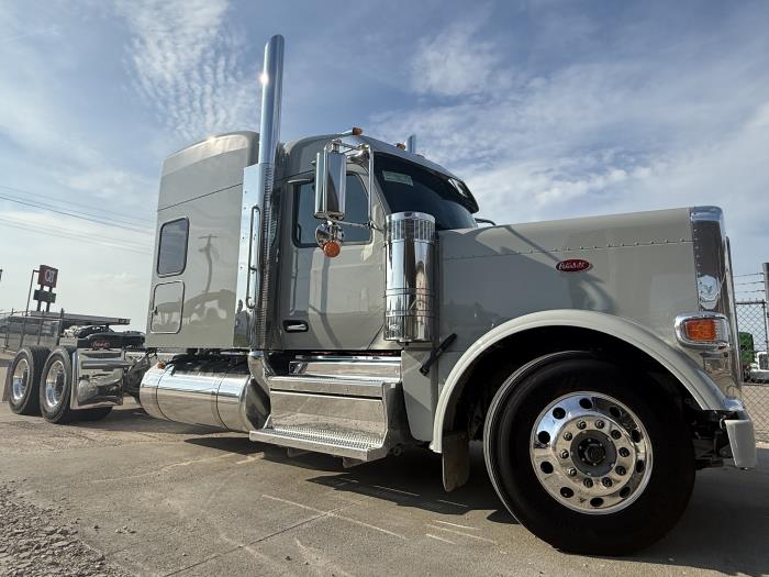 2027 Peterbilt 589-2