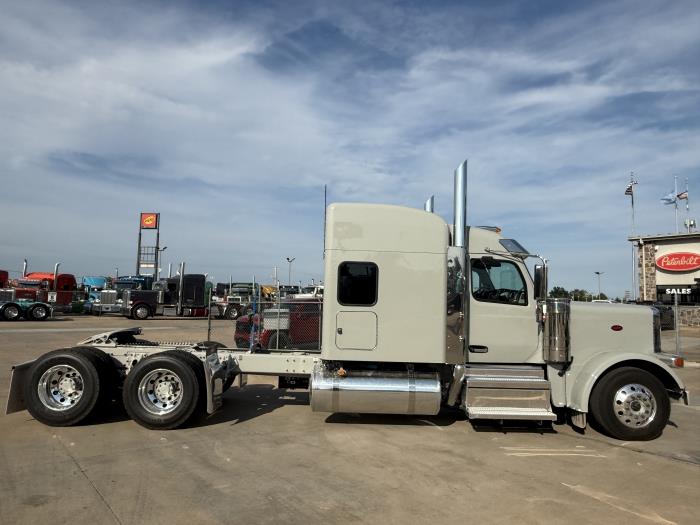 2027 Peterbilt 589-6