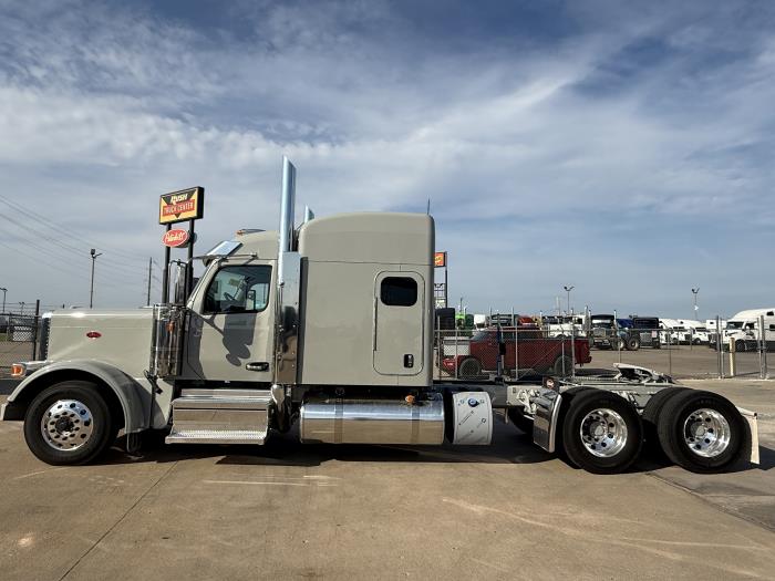 2027 Peterbilt 589-9