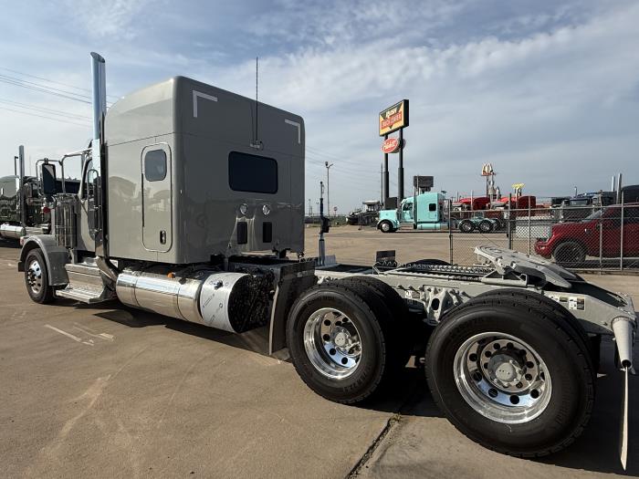 2027 Peterbilt 589-10