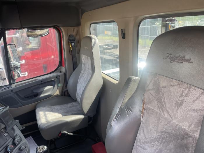 2019 Freightliner Cascadia-7