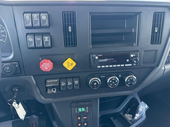 2027 Peterbilt 548-16