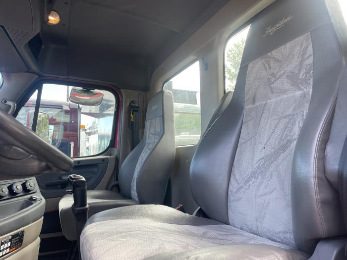 2019 Freightliner Cascadia-8