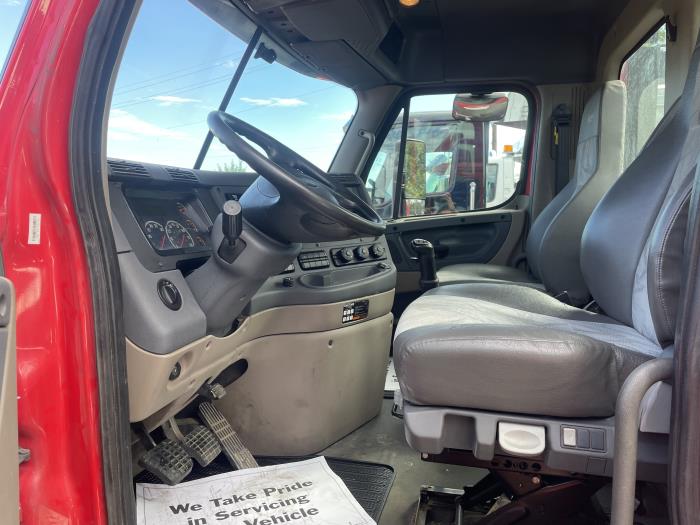 2019 Freightliner Cascadia-9