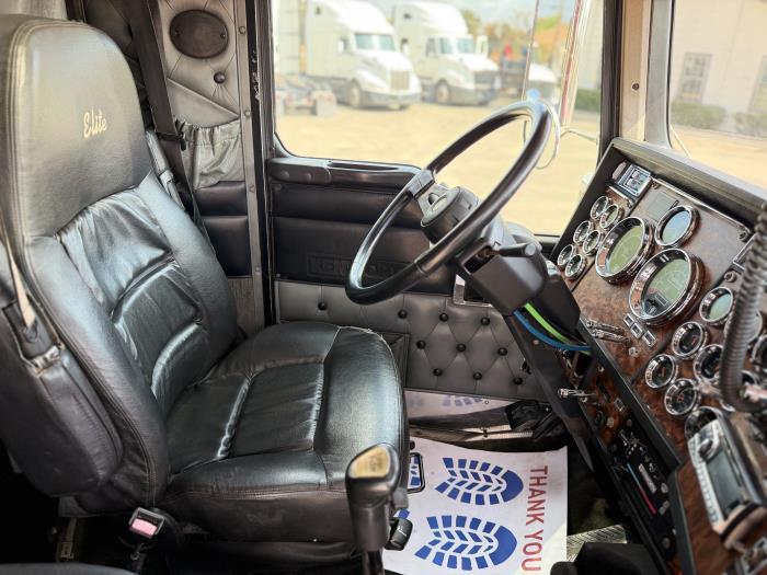 2021 Kenworth W900L-32