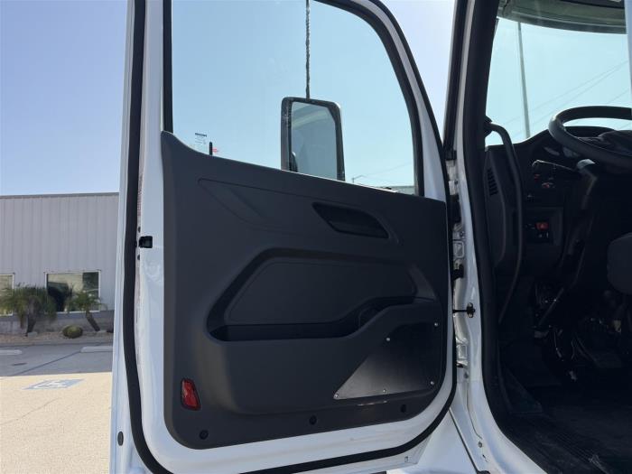 2027 Peterbilt 548-13