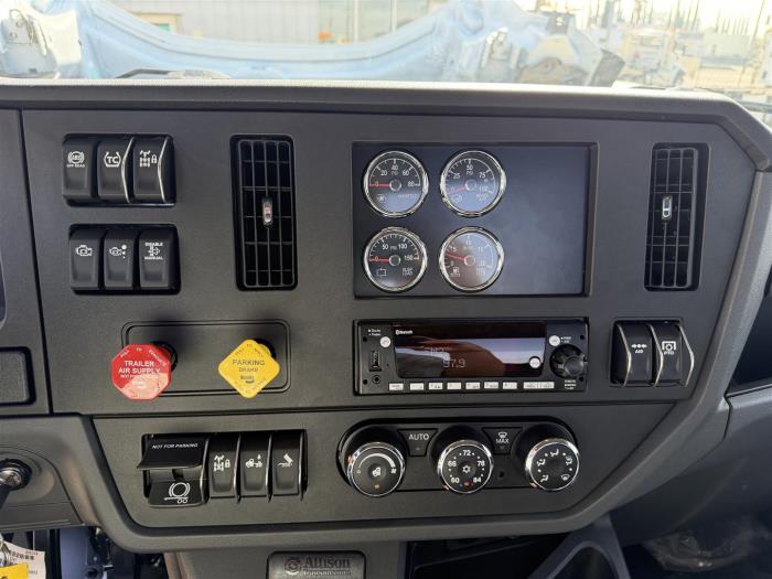 2027 Peterbilt 548-17