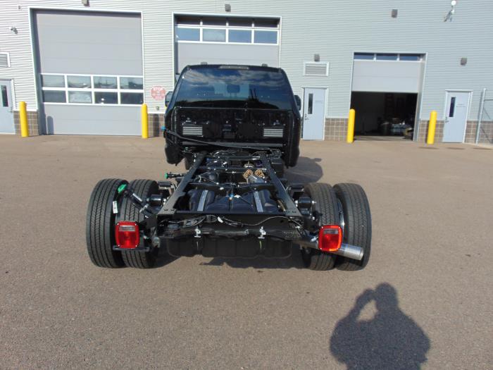 2027 Ford F-550-4