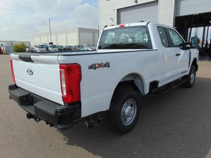 2027 Ford F-250-4