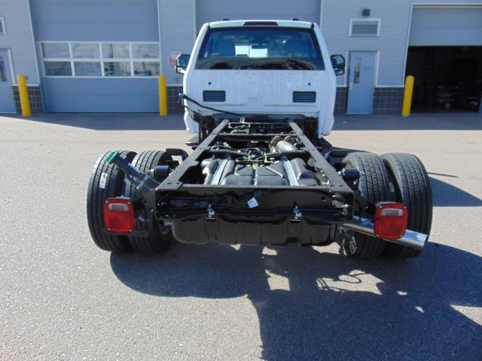 2027 Ford F-450-3