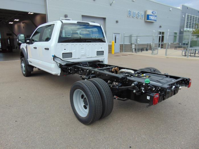 2027 Ford F-550-3