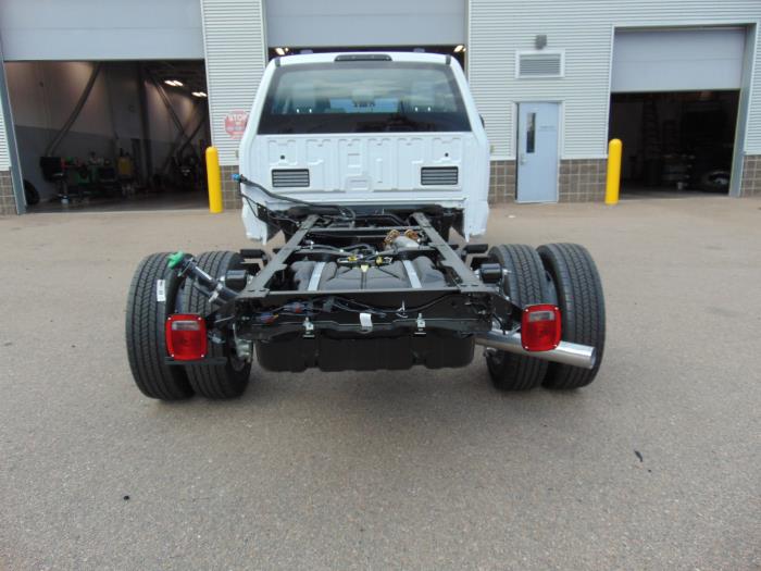 2027 Ford F-550-4
