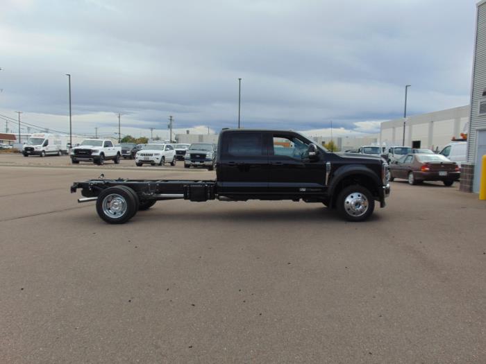 2027 Ford F-550-4