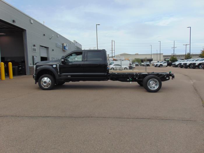 2027 Ford F-550-8