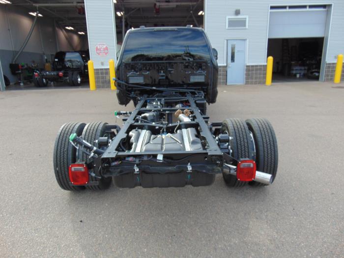 2027 Ford F-550-4