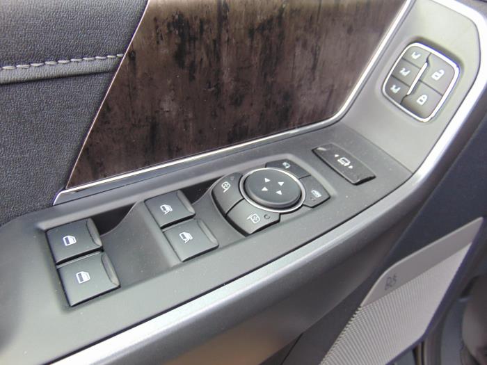 2027 Ford F-550-11