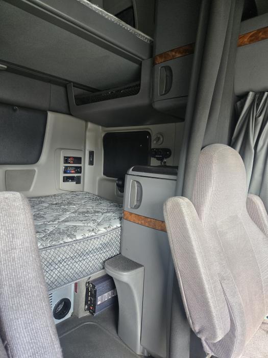 2021 International LT625-6