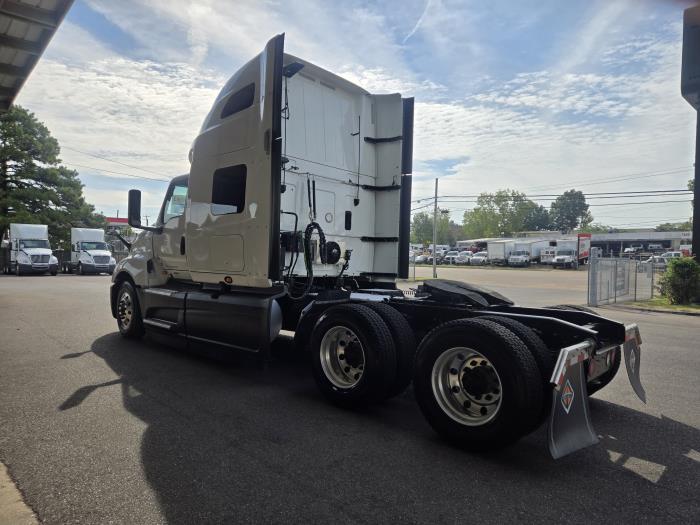 2021 International LT625-10