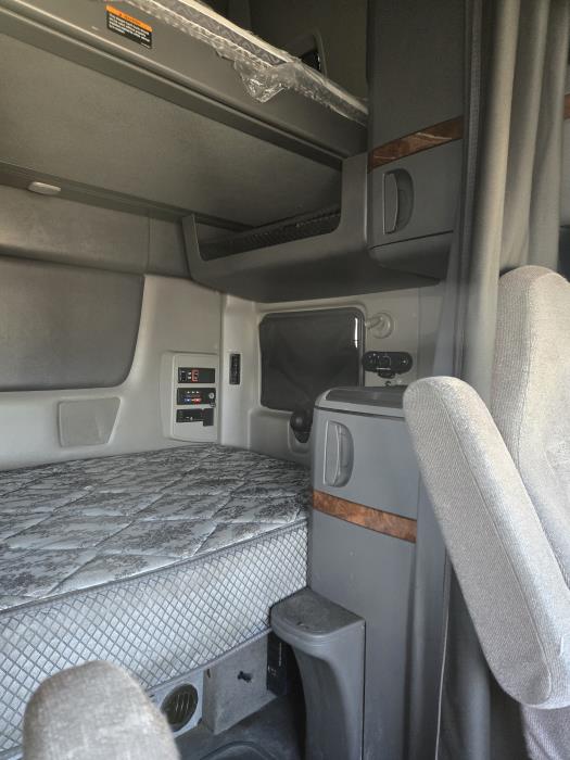 2022 International LT625-4