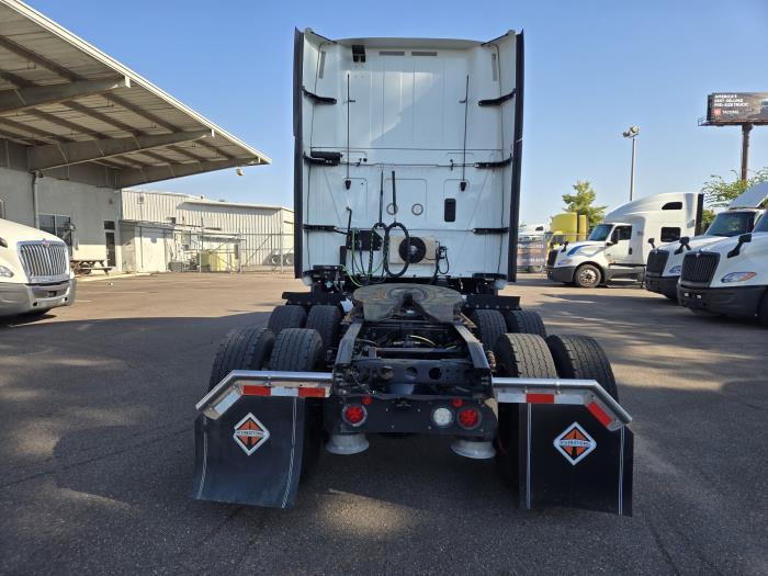 2022 International LT625-8