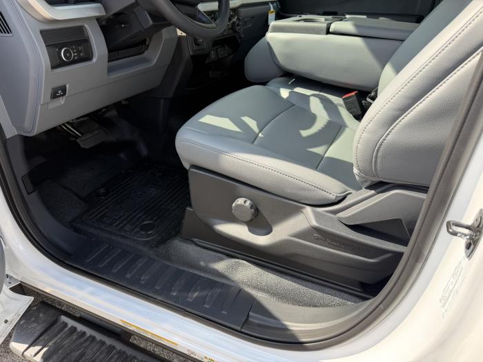 2027 Ford F-550-9