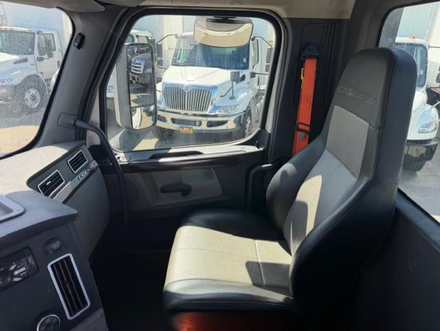 2019 Freightliner Cascadia-7
