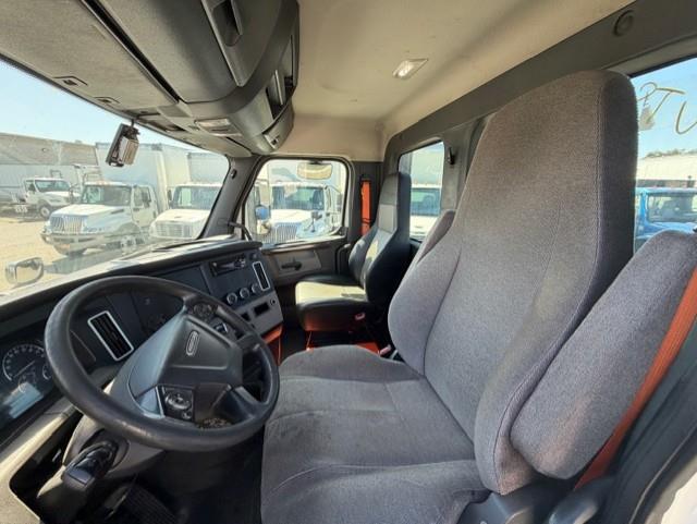 2019 Freightliner Cascadia-6