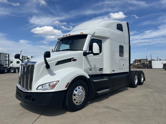 2022 Peterbilt 579-0