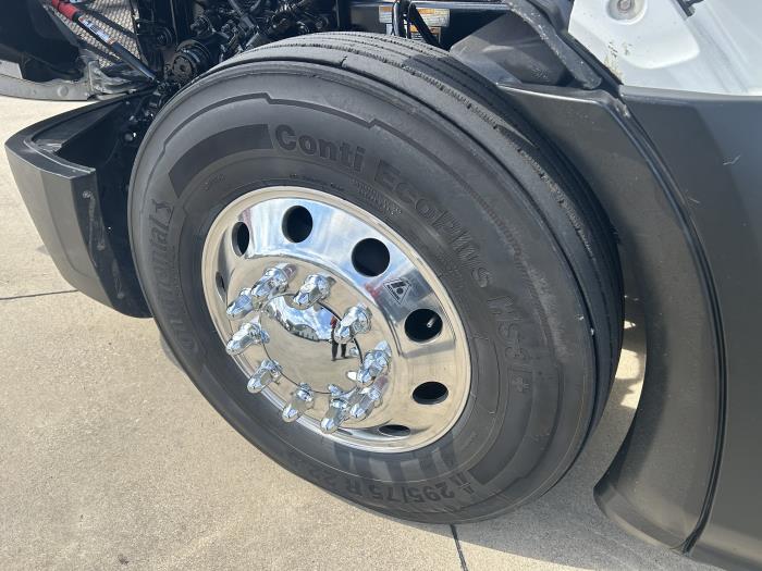 2022 Peterbilt 579-9