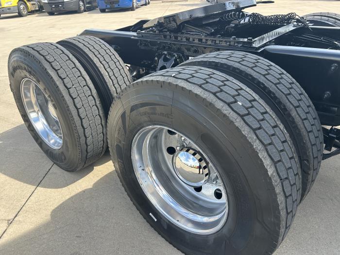 2022 Peterbilt 579-12