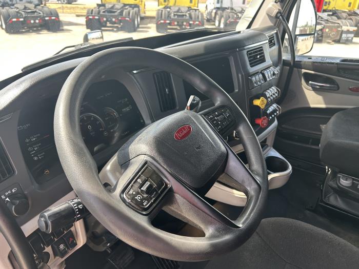 2022 Peterbilt 579-15
