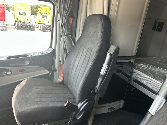 2022 Peterbilt 579-17