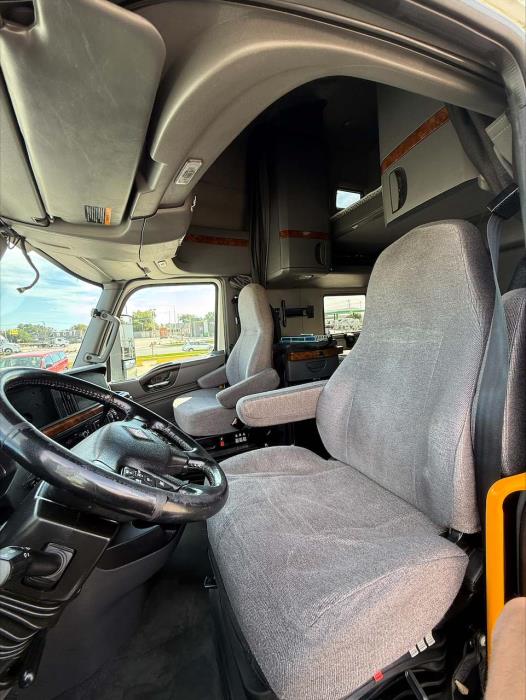 2022 International LT625-12