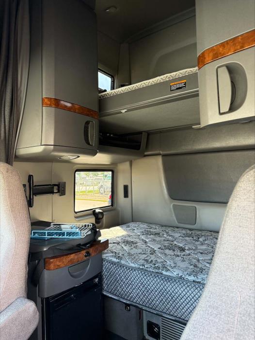 2022 International LT625-13