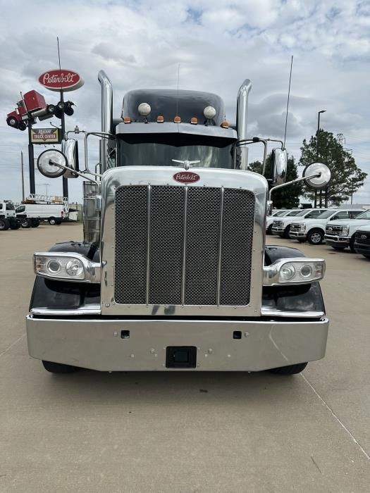 2022 Peterbilt 389-2