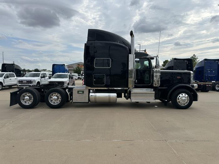 2022 Peterbilt 389-4