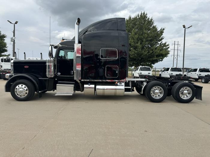 2022 Peterbilt 389-5