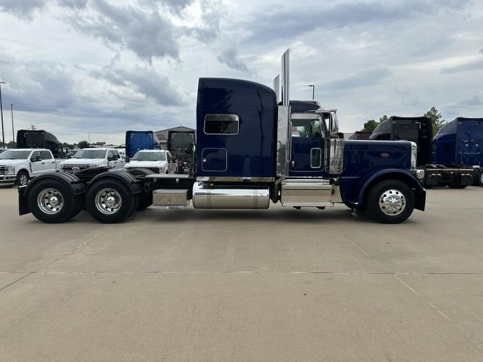 2022 Peterbilt 389-5