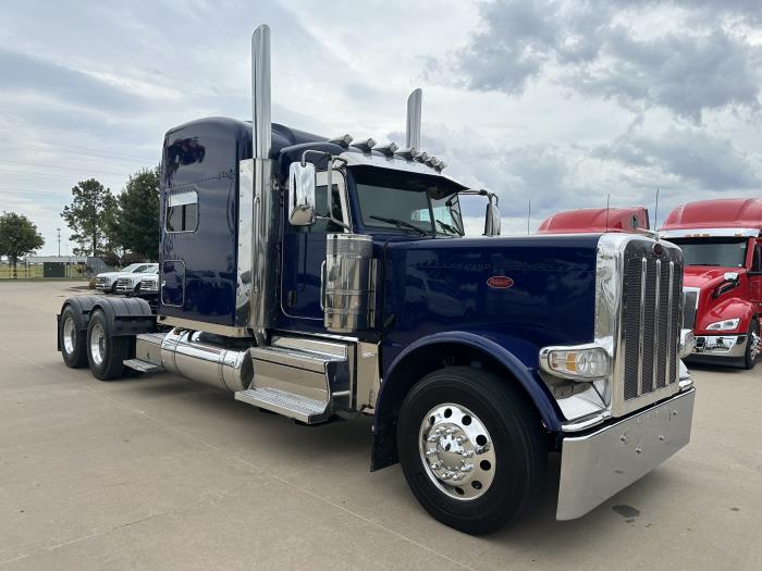 2022 Peterbilt 389-2