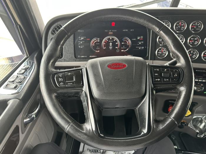 2022 Peterbilt 389-8