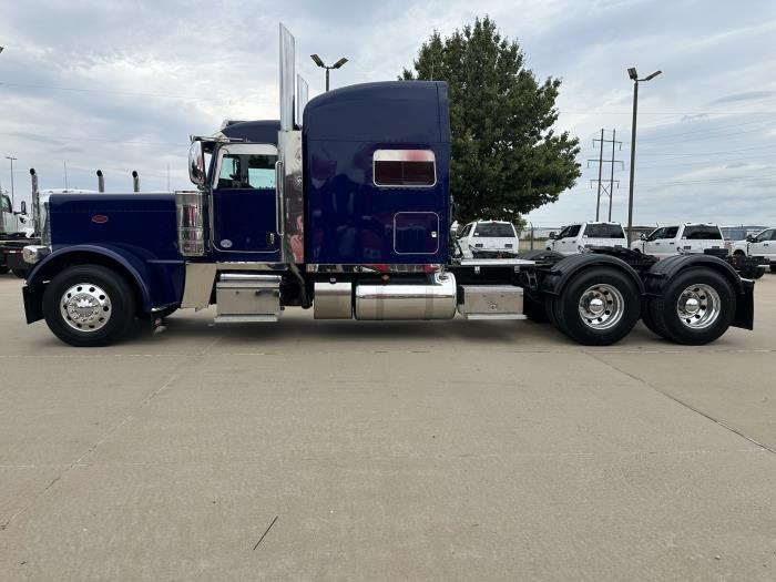 2022 Peterbilt 389-6