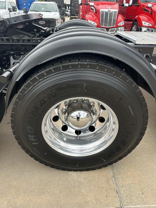 2022 Peterbilt 389-24