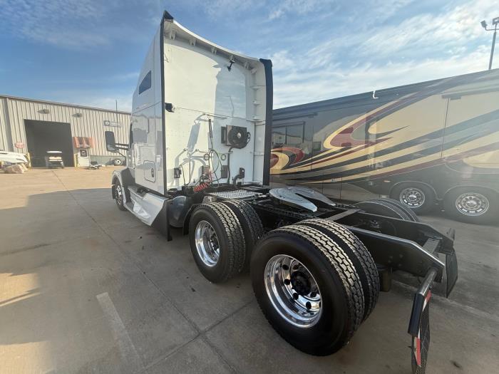 2022 Kenworth T680-1