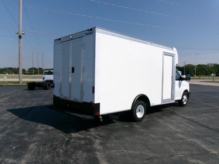2023 Chevrolet Express 3500-2