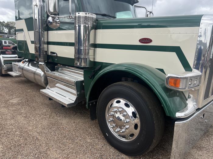 2027 Peterbilt 589-4