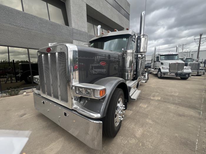 2027 Peterbilt 589-1