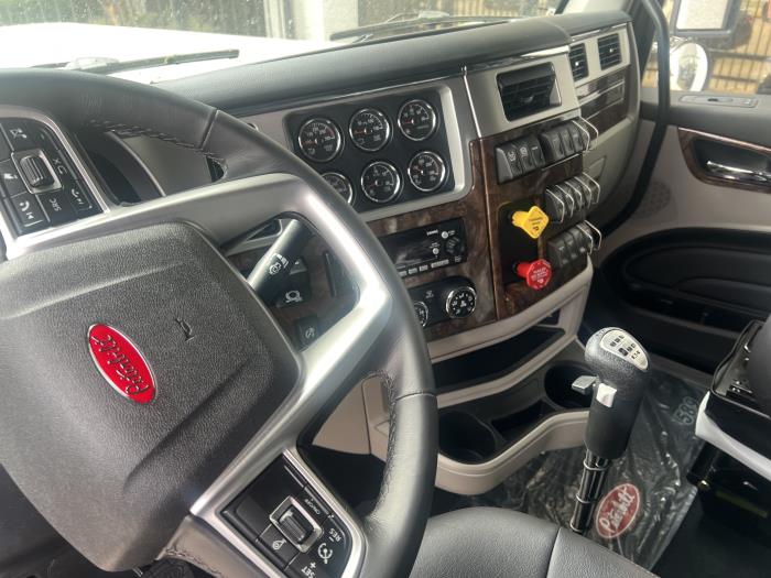2027 Peterbilt 589-7