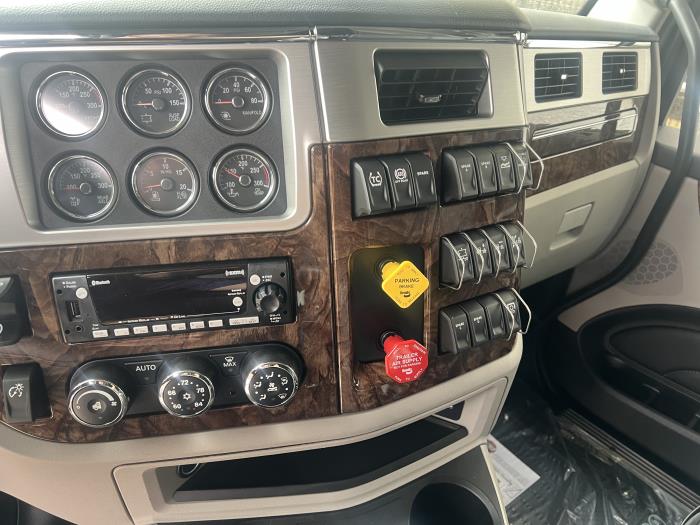 2027 Peterbilt 589-8