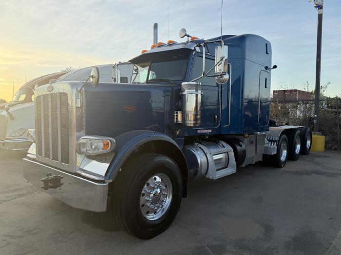2022 Peterbilt 389-0